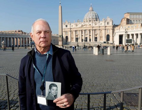 Víctimas de abusos exigen tolerancia cero al Papa 