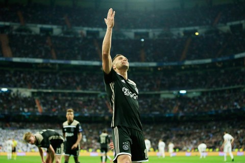 Tadic celebra su gol en el Santiago Bernabéu, donde eliminaron al Real Madrid. 