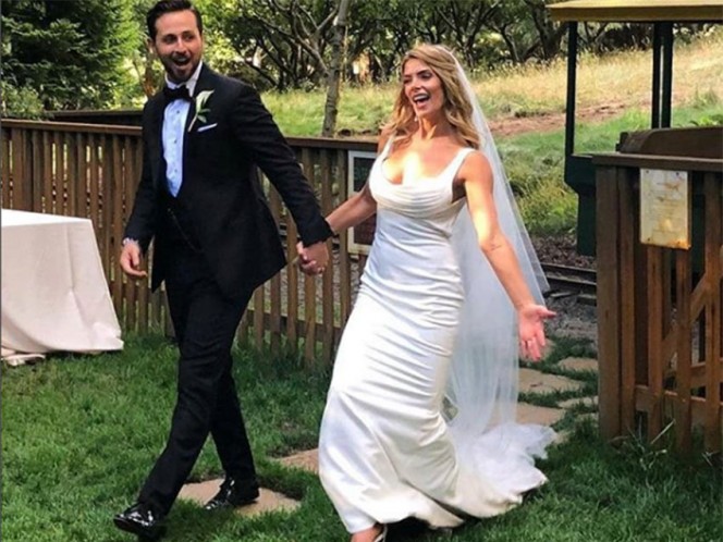 Ashley Greene, de 'Crepúsculo', se casa y usa dos vestidos para su boda