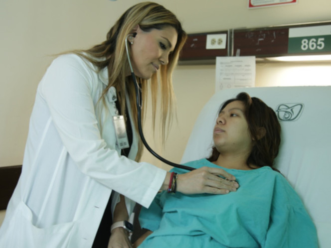 Médicos del IMSS salvan vida de mujer embarazada con cardiopatía doble . Noticias en tiempo real